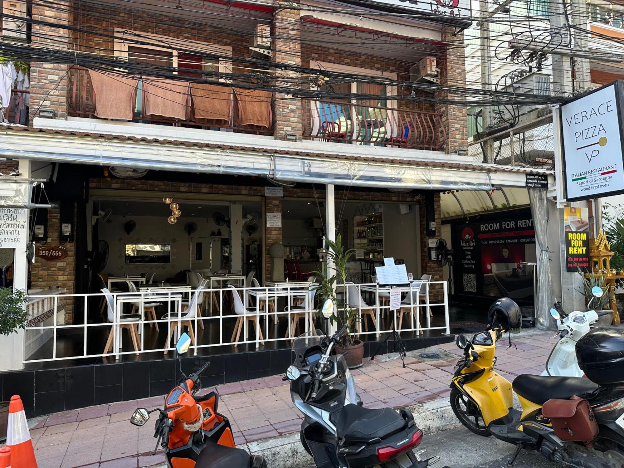 Lotus Art Guesthouse Pattaya Exterior photo