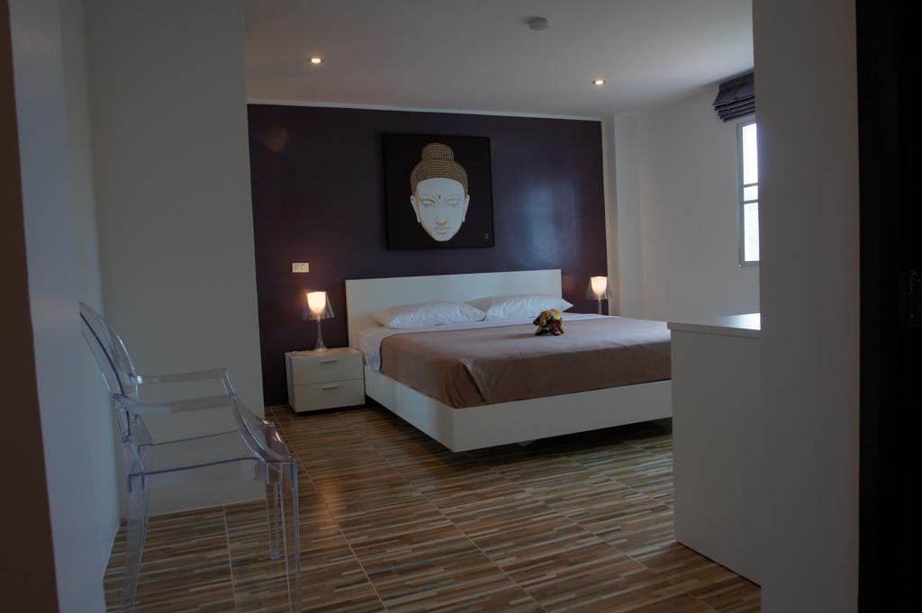 Lotus Art Guesthouse Pattaya Exterior photo